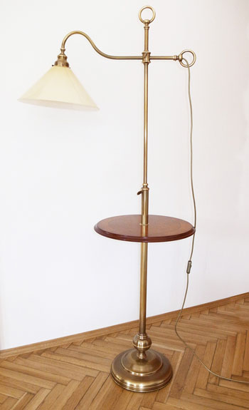 Klikněte pro velkou fotografii produktu Podlahová lampa se stolečkem