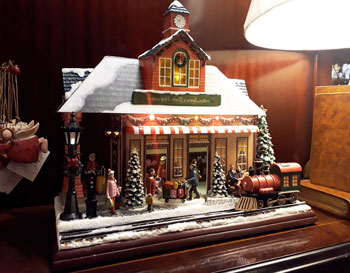 Klikněte pro velkou fotografii produktu Vánoční nádraží - hrací strojek
