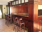 Pohled jak může vypadat bar vyrobený z naší řady stylového nábytku SHERATON